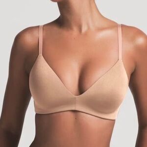 NWT Skims Wireless Form T-Shirt Bra 30C Clay